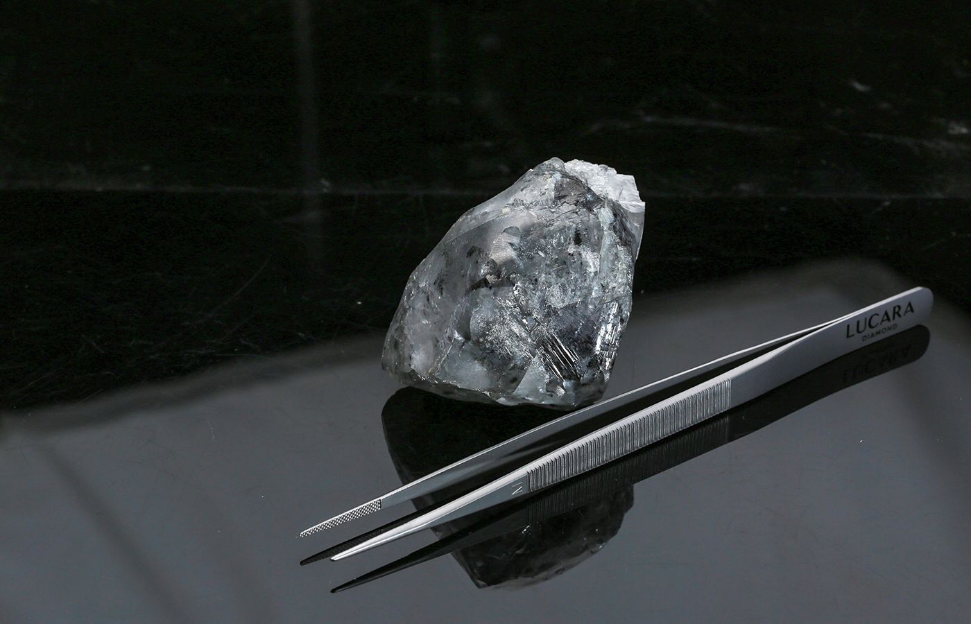 Um diamante de 998 quilates de Karowe, Botswana descoberto pela Lucara Diamond Corporation